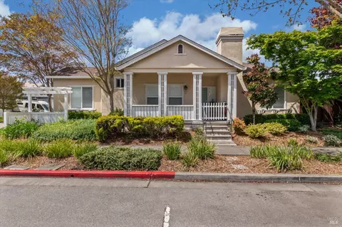 2 Stratford Pl, Petaluma, CA 94954