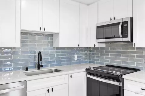 Kitchen - 850 E Cotati Ave #13, Cotati, CA 94931 photo 2 of 3