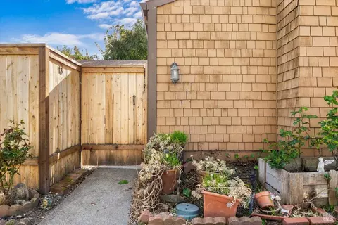 Exterior - 850 E Cotati Ave #13, Cotati, CA 94931 photo 4 of 5