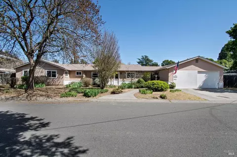 1046 Broadmoor Dr, Napa, CA 94558