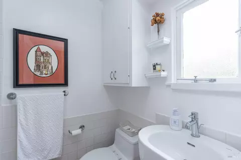 Bath - 55 Sunshine Ave, Sausalito, CA 94965 photo 1 of 2