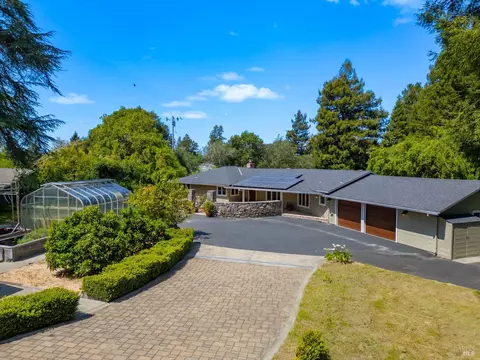 7301 Baker Ln, Sebastopol, CA 95472