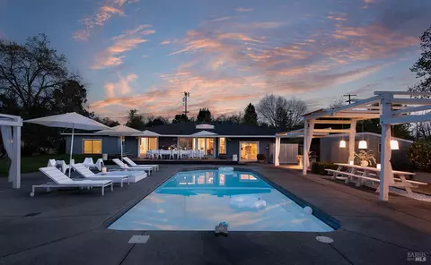 526 Duer Rd, Sebastopol, CA 95472