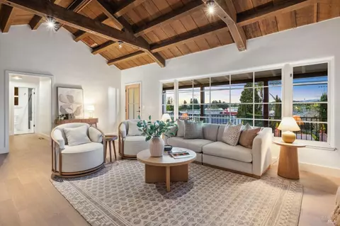Living - 402 Powell Ave, Healdsburg, CA 95448 photo 3 of 4