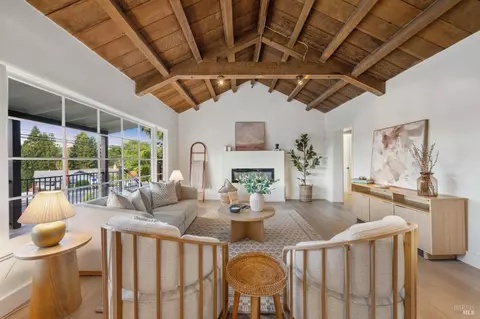 Living - 402 Powell Ave, Healdsburg, CA 95448 photo 1 of 4