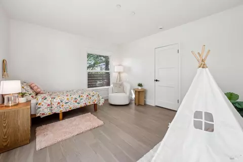 Bedroom - 402 Powell Ave, Healdsburg, CA 95448 photo 3 of 6