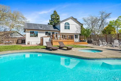 11 Persimmon Ct, Petaluma, CA 94954 photo 3