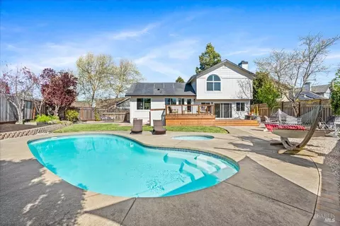 11 Persimmon Ct, Petaluma, CA 94954 photo 2