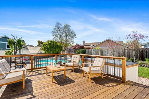 11 Persimmon Ct, Petaluma, CA 94954 photo 4