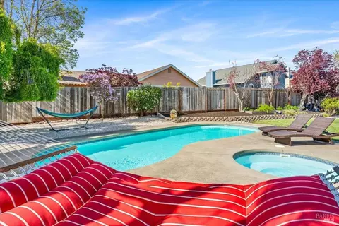 11 Persimmon Ct, Petaluma, CA 94954 photo 5