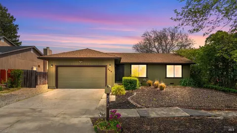 272 Carina Dr, Santa Rosa, CA 95401