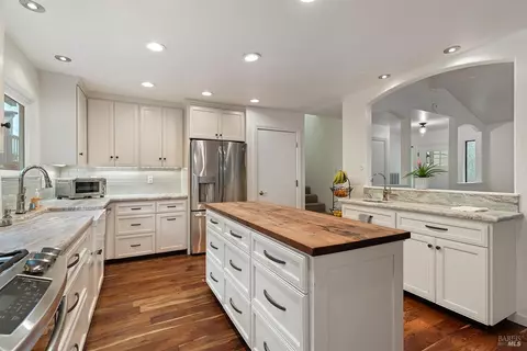 7400 Malone Rd, Forestville, CA 95436