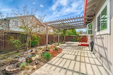 Exterior - 9147 Piccadilly Cir, Windsor, CA 95492 photo 8 of 16