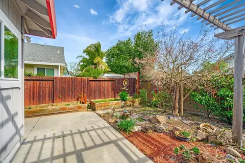 Exterior - 9147 Piccadilly Cir, Windsor, CA 95492 photo 15 of 16