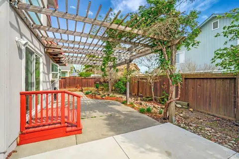 Exterior - 9147 Piccadilly Cir, Windsor, CA 95492 photo 13 of 16