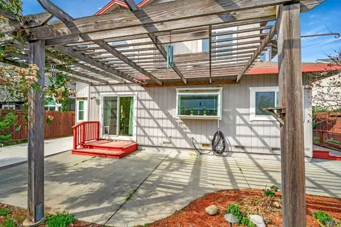 Exterior - 9147 Piccadilly Cir, Windsor, CA 95492 photo 6 of 16