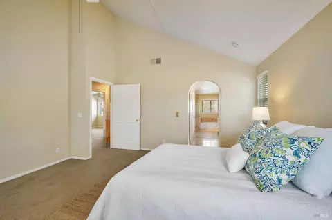 Bedroom - 9147 Piccadilly Cir, Windsor, CA 95492 photo 2 of 8