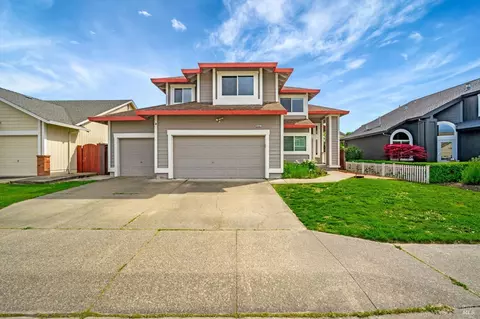 9147 Piccadilly Cir, Windsor, CA 95492