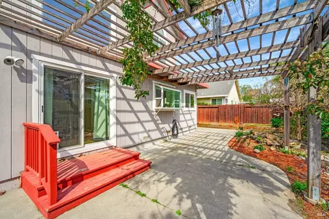 Exterior - 9147 Piccadilly Cir, Windsor, CA 95492 photo 12 of 16