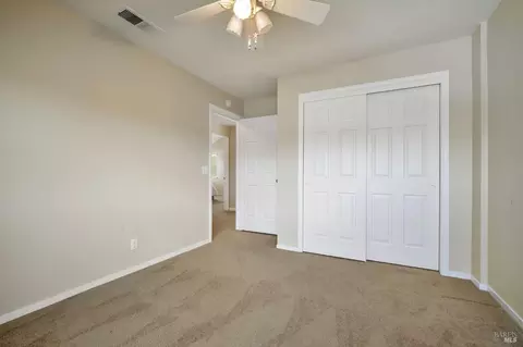 Bedroom - 9147 Piccadilly Cir, Windsor, CA 95492 photo 6 of 8