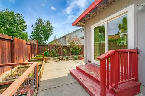 Exterior - 9147 Piccadilly Cir, Windsor, CA 95492 photo 7 of 16