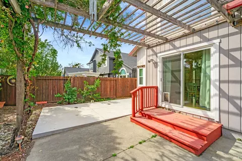 Exterior - 9147 Piccadilly Cir, Windsor, CA 95492 photo 11 of 16