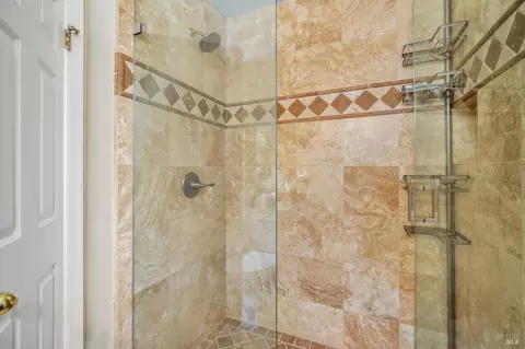 Bath - 9147 Piccadilly Cir, Windsor, CA 95492 photo 6 of 6