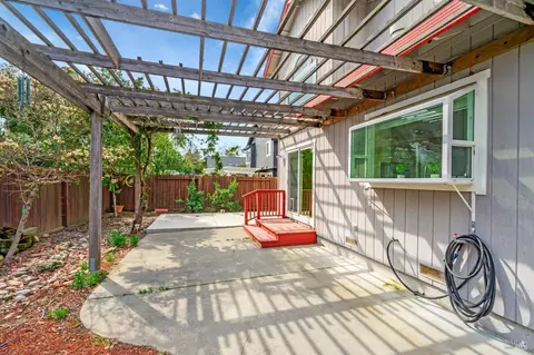 Exterior - 9147 Piccadilly Cir, Windsor, CA 95492 photo 10 of 16