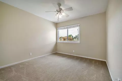 Bedroom - 9147 Piccadilly Cir, Windsor, CA 95492 photo 5 of 8
