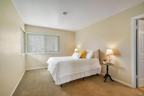 Bedroom - 9147 Piccadilly Cir, Windsor, CA 95492 photo 3 of 8