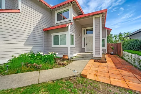 Exterior - 9147 Piccadilly Cir, Windsor, CA 95492 photo 4 of 16