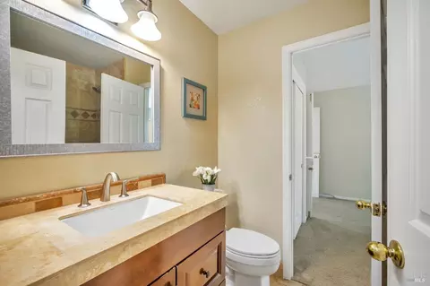 Bath - 9147 Piccadilly Cir, Windsor, CA 95492 photo 3 of 6