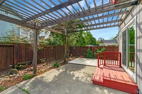 Exterior - 9147 Piccadilly Cir, Windsor, CA 95492 photo 14 of 16