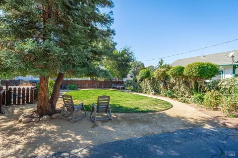 Exterior - 1436 Pine St, Napa, CA 94559 photo 7 of 20