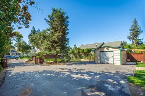 Exterior - 1436 Pine St, Napa, CA 94559 photo 6 of 20