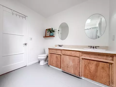 Bath - 1853 Clover Dr, Willits, CA 95490 photo 1 of 2