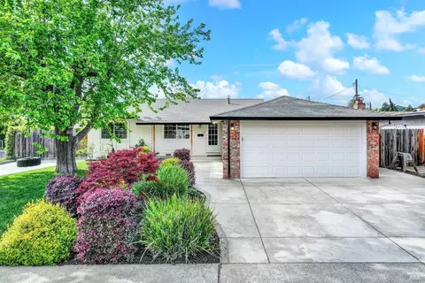 361 Elsinore Dr, Vacaville, CA 95687