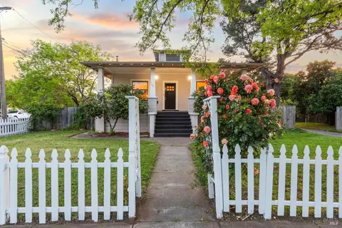 133 S East St, Cloverdale, CA 95425