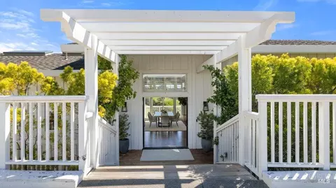 46 Tomahawk Dr, San Anselmo, CA 94960