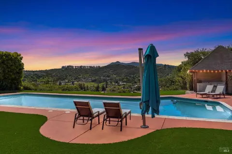 8 Corte San Benito, San Rafael, CA 94903