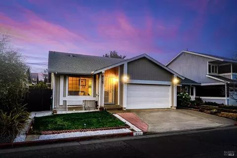 813 Sparrow Ct, Healdsburg, CA 95448