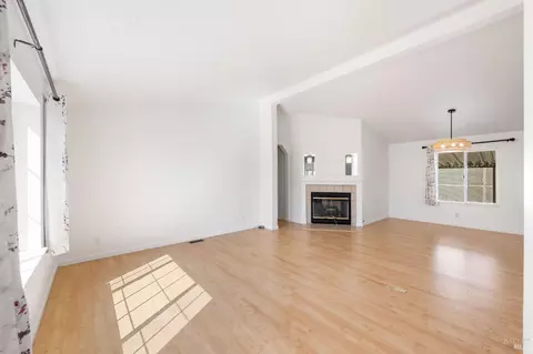 206 Daisy Dr, Napa, CA 94558 photo 4