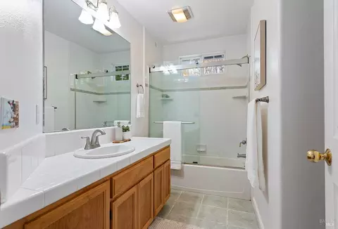 Bath - 4 Issel Ct, Cotati, CA 94931 photo 2 of 5