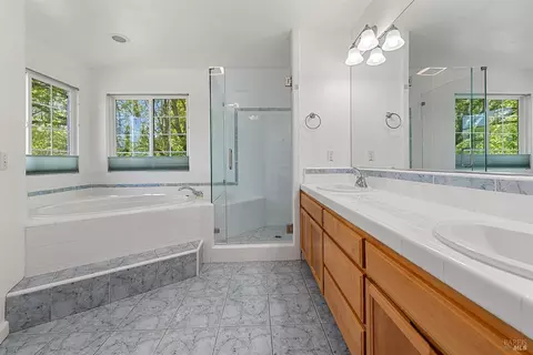 Bath - 4 Issel Ct, Cotati, CA 94931 photo 3 of 5