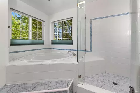 Bath - 4 Issel Ct, Cotati, CA 94931 photo 4 of 5