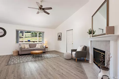 Living - 4 Issel Ct, Cotati, CA 94931 photo 2 of 3