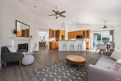 Living - 4 Issel Ct, Cotati, CA 94931 photo 3 of 3