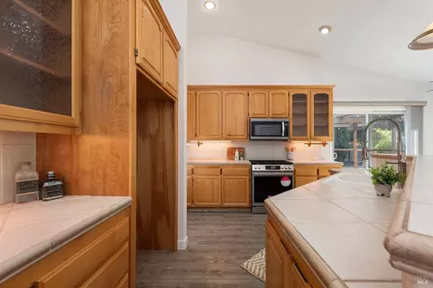 Kitchen - 4 Issel Ct, Cotati, CA 94931 photo 3 of 3