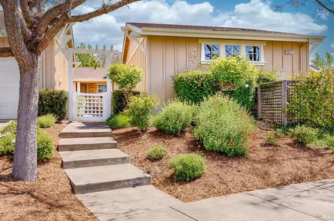 9037 Oak Trail Cir, Santa Rosa, CA 95409