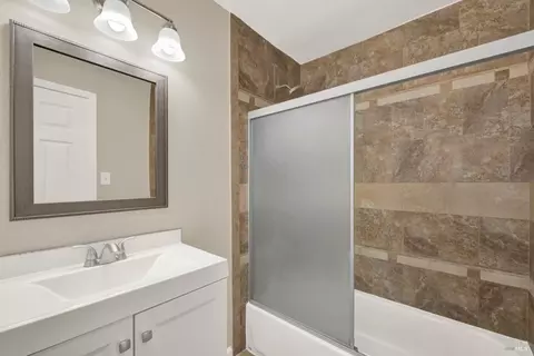 Bath - 630 Mini Dr, Vallejo, CA 94589 photo 1 of 2